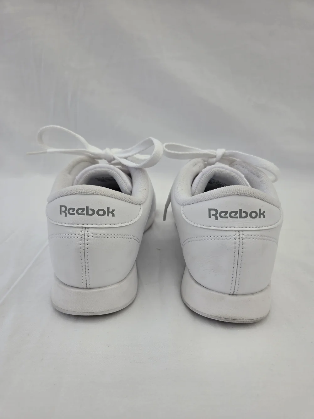 Reebok Classic White Sneakers Size 8.5 | Clean | Durable Synthetic Upper